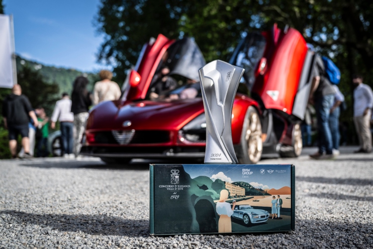 novi-alfa-romeo-33-stradale-trijumfuje-na-concorso-deleganza-villa-deste-11