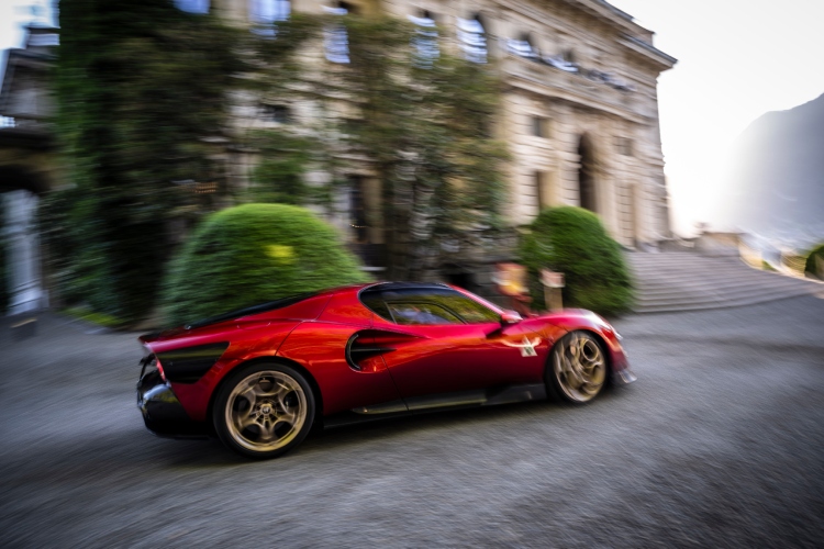 novi-alfa-romeo-33-stradale-trijumfuje-na-concorso-deleganza-villa-deste-15