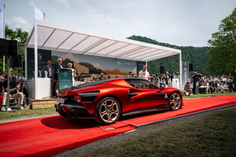 novi-alfa-romeo-33-stradale-trijumfuje-na-concorso-deleganza-villa-deste-16