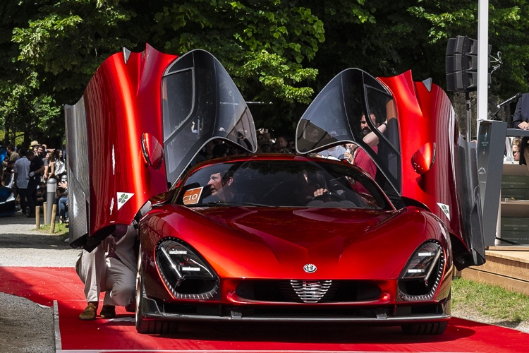 novi-alfa-romeo-33-stradale-trijumfuje-na-concorso-deleganza-villa-deste-28