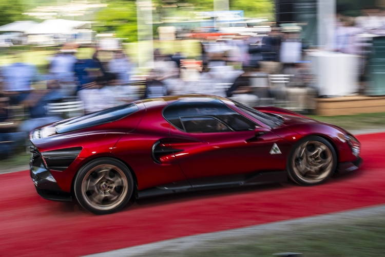 novi-alfa-romeo-33-stradale-trijumfuje-na-concorso-deleganza-villa-deste-32