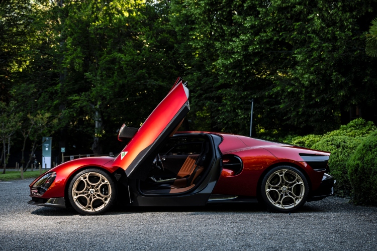 novi-alfa-romeo-33-stradale-trijumfuje-na-concorso-deleganza-villa-deste-37