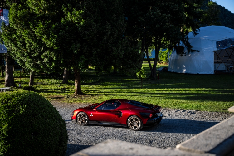 novi-alfa-romeo-33-stradale-trijumfuje-na-concorso-deleganza-villa-deste-49