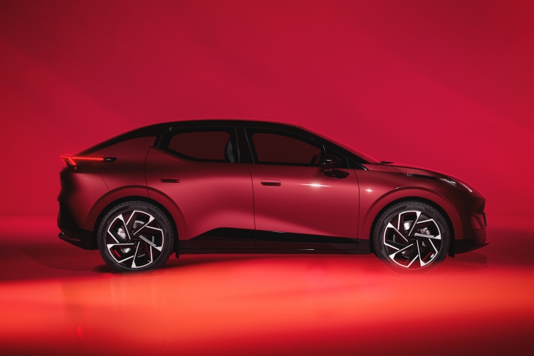 lynk-co-predstavlja-potpuno-novi-elektricni-model-02-revolucija-u-odrzivoj-mobilnosti-1