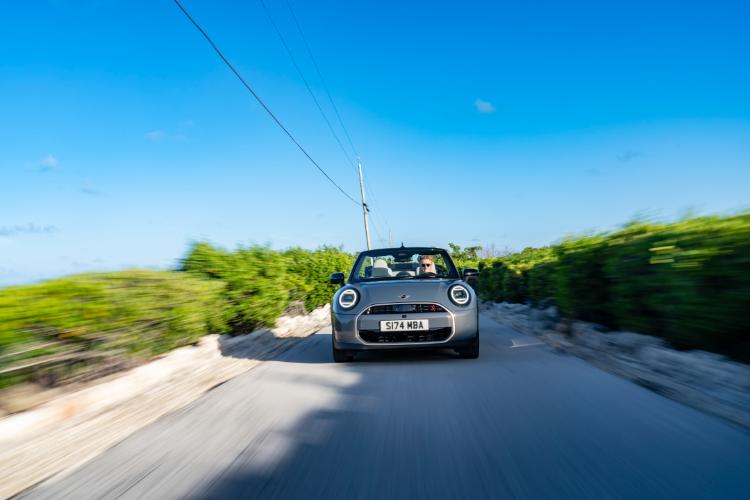 uvek-otvoren-neponovljivo-uzivanje-u-voznji-novog-mini-cooper-kabriolet-9