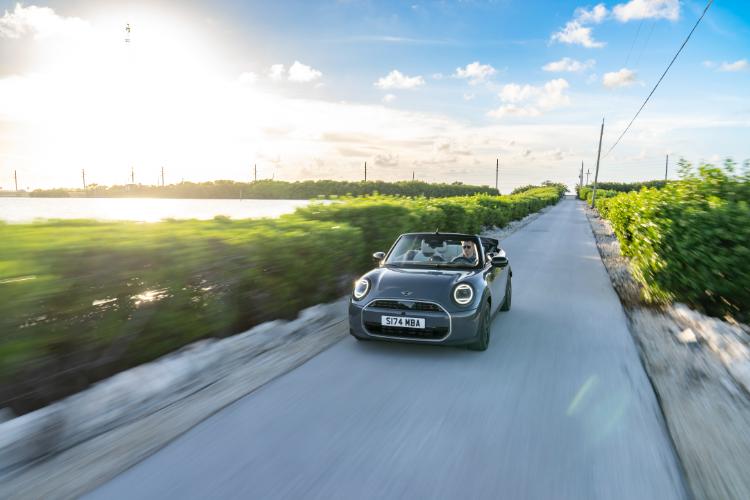 uvek-otvoren-neponovljivo-uzivanje-u-voznji-novog-mini-cooper-kabriolet-11