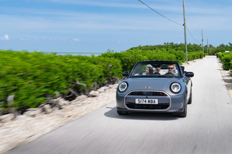 uvek-otvoren-neponovljivo-uzivanje-u-voznji-novog-mini-cooper-kabriolet-12