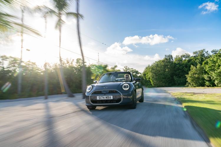 uvek-otvoren-neponovljivo-uzivanje-u-voznji-novog-mini-cooper-kabriolet-15