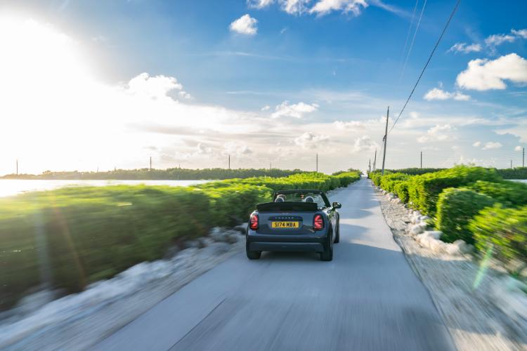 uvek-otvoren-neponovljivo-uzivanje-u-voznji-novog-mini-cooper-kabriolet-17
