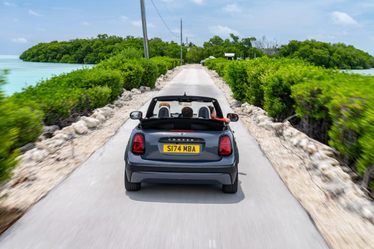uvek-otvoren-neponovljivo-uzivanje-u-voznji-novog-mini-cooper-kabriolet-19
