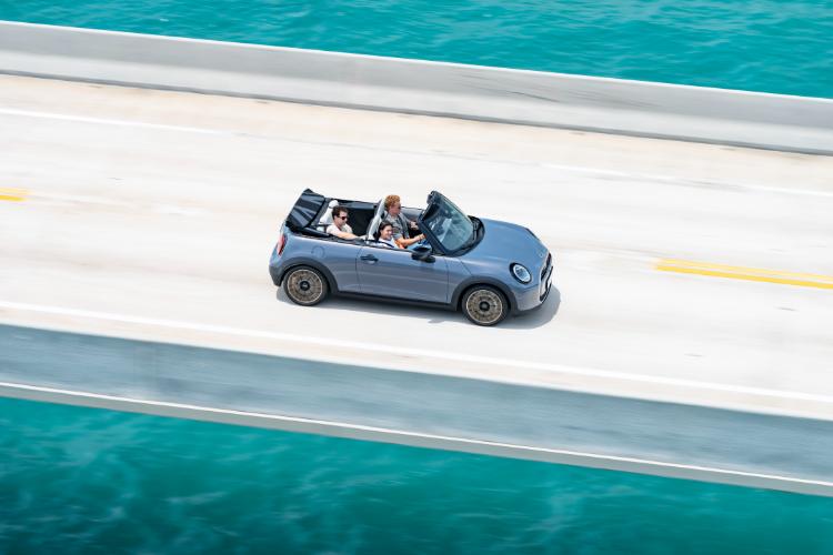 uvek-otvoren-neponovljivo-uzivanje-u-voznji-novog-mini-cooper-kabriolet-29