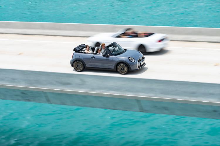 uvek-otvoren-neponovljivo-uzivanje-u-voznji-novog-mini-cooper-kabriolet-31