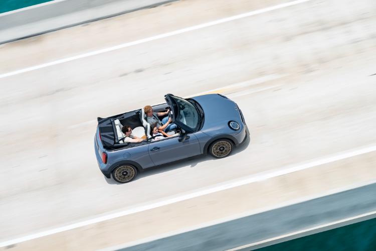 uvek-otvoren-neponovljivo-uzivanje-u-voznji-novog-mini-cooper-kabriolet-35