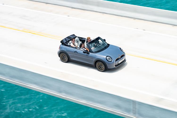 uvek-otvoren-neponovljivo-uzivanje-u-voznji-novog-mini-cooper-kabriolet-36