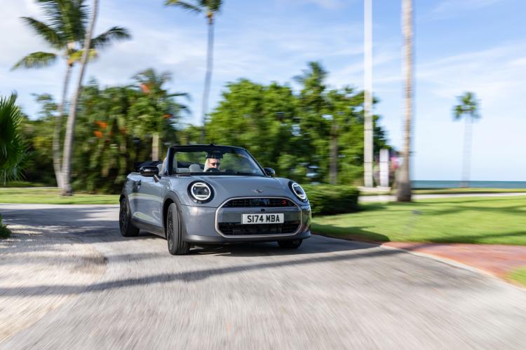 uvek-otvoren-neponovljivo-uzivanje-u-voznji-novog-mini-cooper-kabriolet-40
