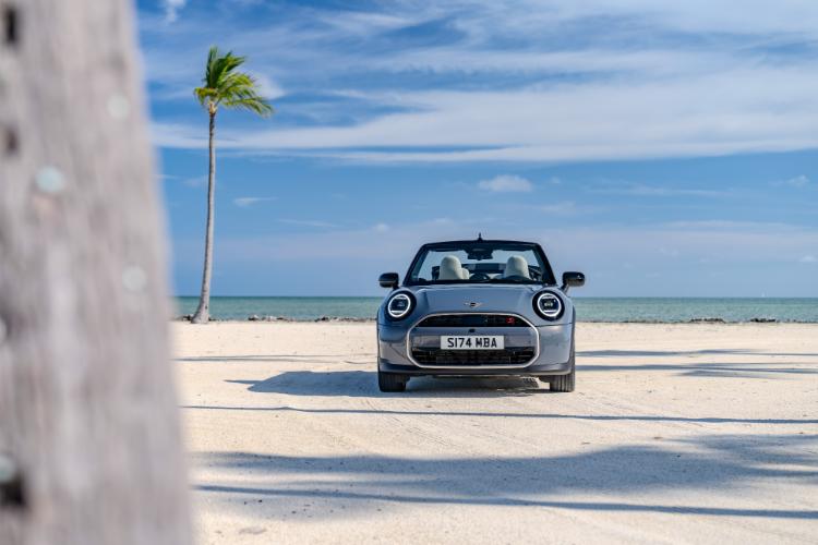 uvek-otvoren-neponovljivo-uzivanje-u-voznji-novog-mini-cooper-kabriolet-44