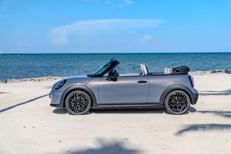 uvek-otvoren-neponovljivo-uzivanje-u-voznji-novog-mini-cooper-kabriolet-51