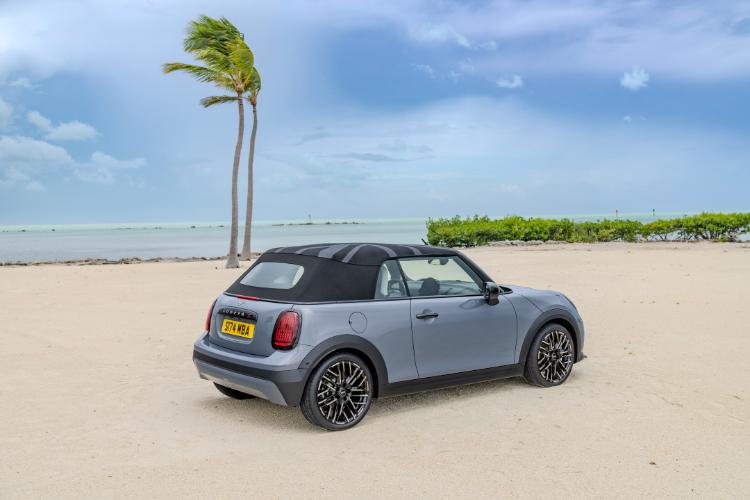 uvek-otvoren-neponovljivo-uzivanje-u-voznji-novog-mini-cooper-kabriolet-58