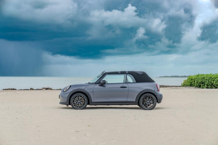 uvek-otvoren-neponovljivo-uzivanje-u-voznji-novog-mini-cooper-kabriolet-59