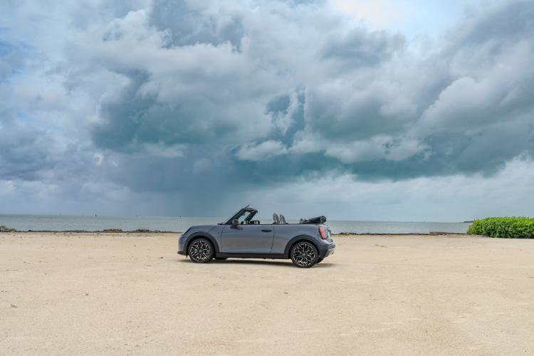 uvek-otvoren-neponovljivo-uzivanje-u-voznji-novog-mini-cooper-kabriolet-60
