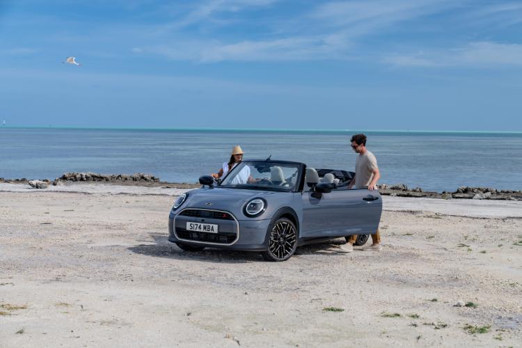uvek-otvoren-neponovljivo-uzivanje-u-voznji-novog-mini-cooper-kabriolet-62
