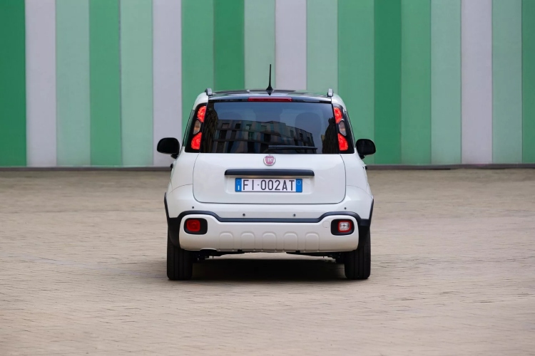 fiat-pauzira-proizvodnju-pande-u-periodu-donosenja-teskih-odluka-6