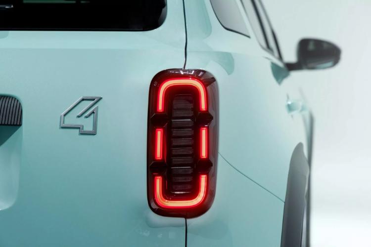 2025-renault-4-e-tech-mali-elektricna-suv-sa-retro-izgledom-25