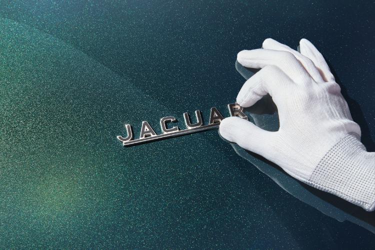 jaguar-classic-e-type-commemorative-spoj-dragocenosti-i-inzenjerske-savrsenosti-13