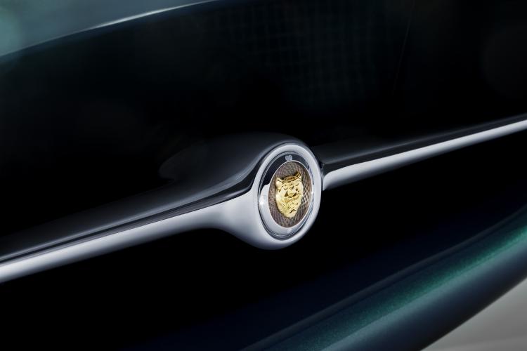 jaguar-classic-e-type-commemorative-spoj-dragocenosti-i-inzenjerske-savrsenosti-17