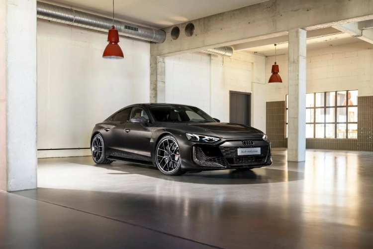 audi-exclusive-predstavlja-e-tron-gt-u-arabica-sivoj-boji-ogranicen-na-299-jedinica-1
