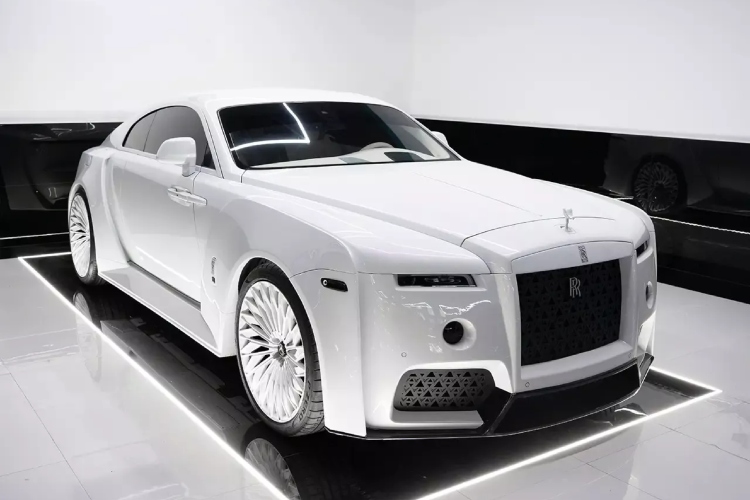 rolls-royce-wraith-venuum-kada-zmijska-koza-i-tiktok-ambicije-sednu-u-isti-auto-3