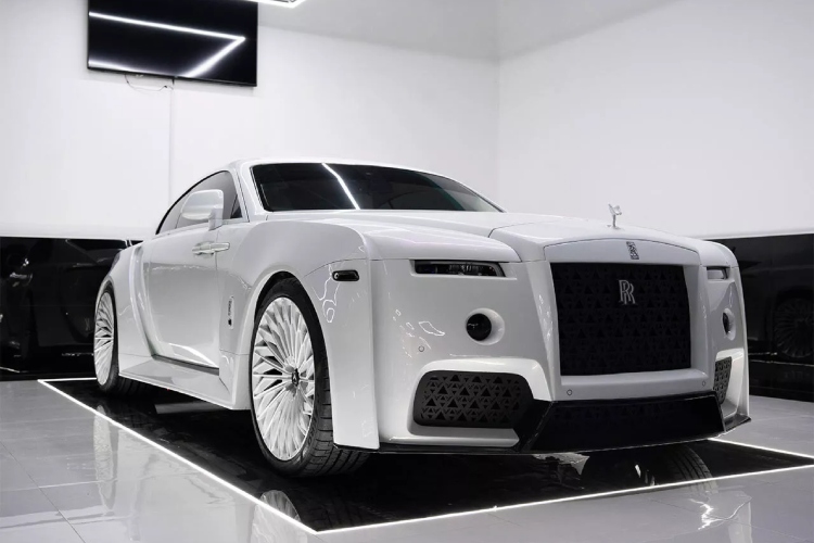 rolls-royce-wraith-venuum-kada-zmijska-koza-i-tiktok-ambicije-sednu-u-isti-auto-1