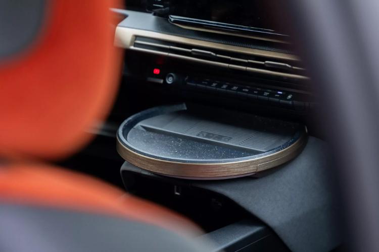 2025-lancia-ypsilon-hybrid-sada-ima-vise-snage-ali-zapravo-nema-5