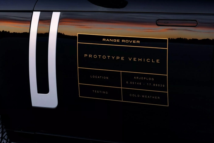 novi-range-rover-electric-jaci-je-od-twin-turbo-v8-tiho-brzo-i-aristokratski-bezobrazno-7