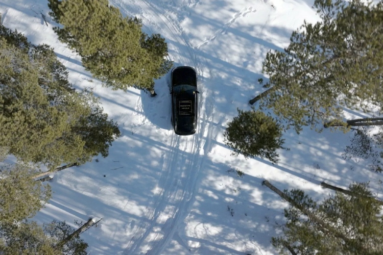 novi-range-rover-electric-jaci-je-od-twin-turbo-v8-tiho-brzo-i-aristokratski-bezobrazno-8