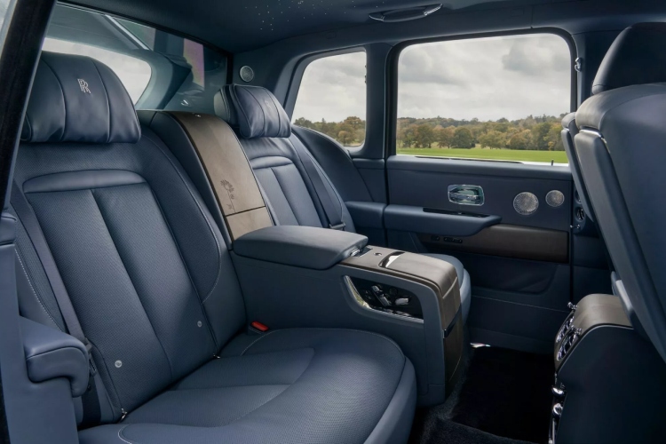 rolls-royce-cullinan-daisy-kada-luksuz-postane-oda-skromnosti-5
