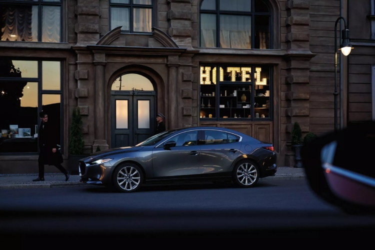 2026-mazda3-skuplja-ali-bar-jos-ima-menjac-koji-trazi-levu-nogu-1