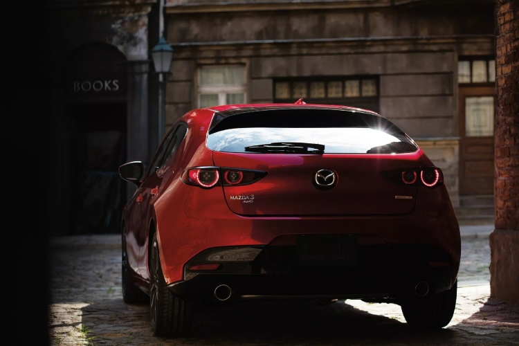 2026-mazda3-skuplja-ali-bar-jos-ima-menjac-koji-trazi-levu-nogu-3