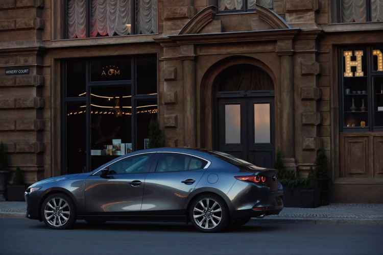 2026-mazda3-skuplja-ali-bar-jos-ima-menjac-koji-trazi-levu-nogu-7