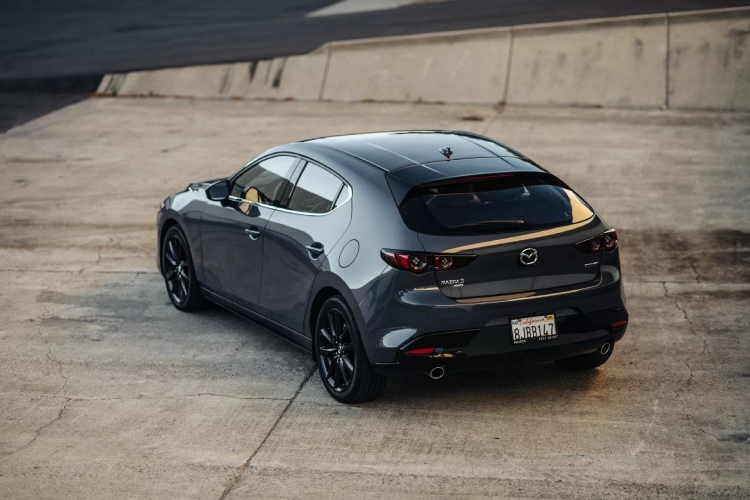 2026-mazda3-skuplja-ali-bar-jos-ima-menjac-koji-trazi-levu-nogu-13