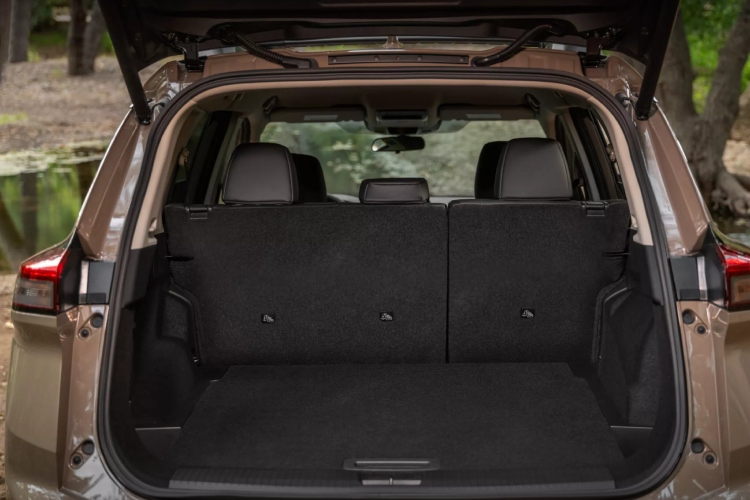 nissan-rogue-2026-vise-crnog-vise-opreme-i-vise-cene-4