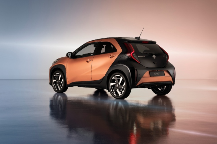 novi-aygo-x-hybrid-efikasniji-i-jos-zabavniji-8