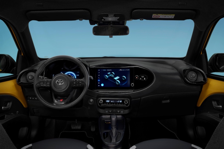 novi-aygo-x-hybrid-efikasniji-i-jos-zabavniji-5