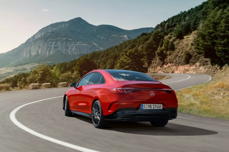 novi-mercedes-cla-zvezdana-fasada-ali-bez-duse-16