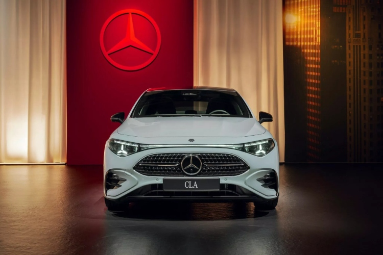 novi-mercedes-cla-zvezdana-fasada-ali-bez-duse-21