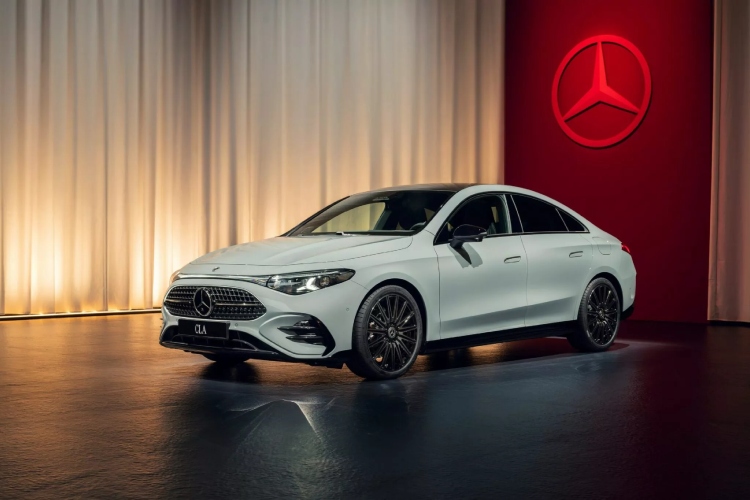 novi-mercedes-cla-zvezdana-fasada-ali-bez-duse-22