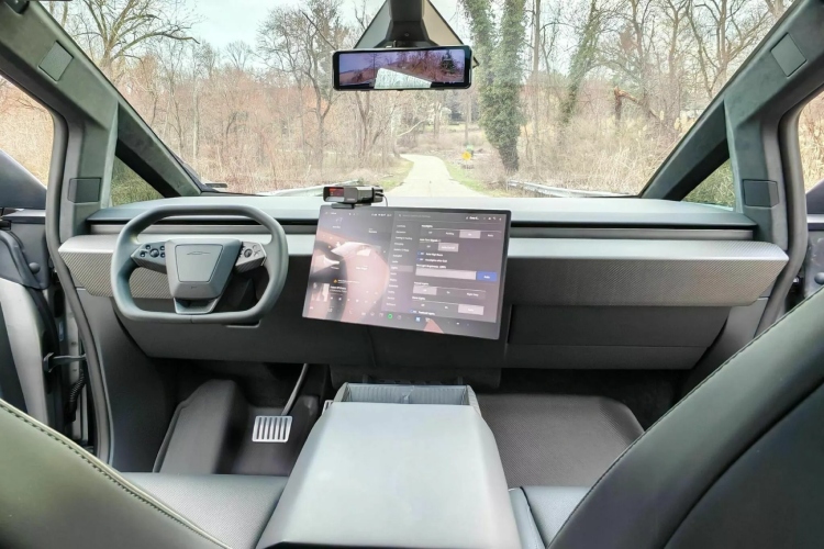 polovno-cudo-ovaj-cybertruck-prodat-je-za-6000-dolara-vise-nego-nov-7