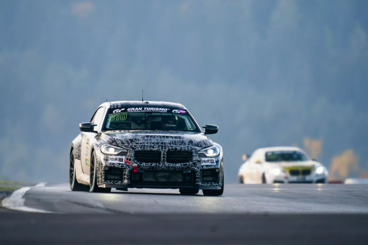 bmw-m2-racing-cetiri-cilindra-stari-duh-i-dovoljno-konja-da-zaboravis-na-sestaka-2