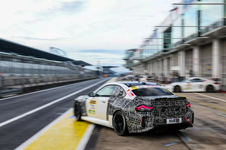 bmw-m2-racing-cetiri-cilindra-stari-duh-i-dovoljno-konja-da-zaboravis-na-sestaka-4