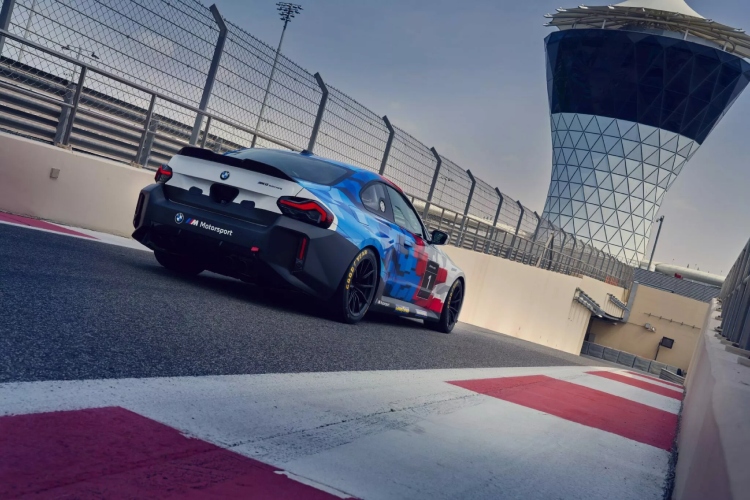 bmw-m2-racing-cetiri-cilindra-stari-duh-i-dovoljno-konja-da-zaboravis-na-sestaka-11